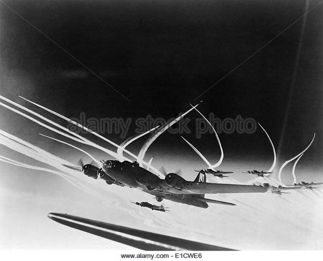 sub-stratospheric-vapor-trails-of-b-17-flying-fortresses-of-the-us-e1cwe6.jpg