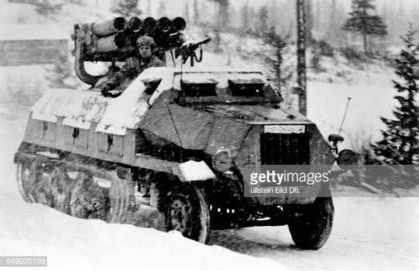 tern-front-germanr-rocket-launcher-15cm-43-early-1944-on-halftrack-picture-id549025199?s=594x594.jpg