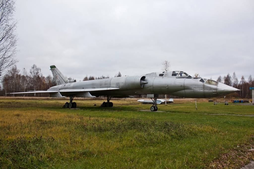 Tupolev_Tu-128UT.jpg