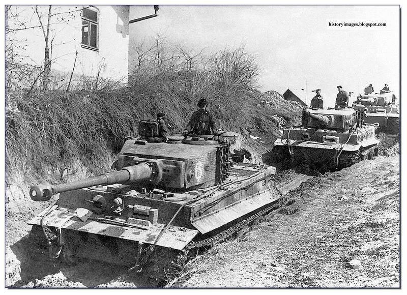 ukraine-ww2-1943-44-german-tiger-tank-may-4-1944.jpg