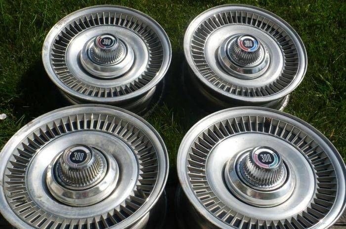 US_1979-chrysler-300-wheels.jpg