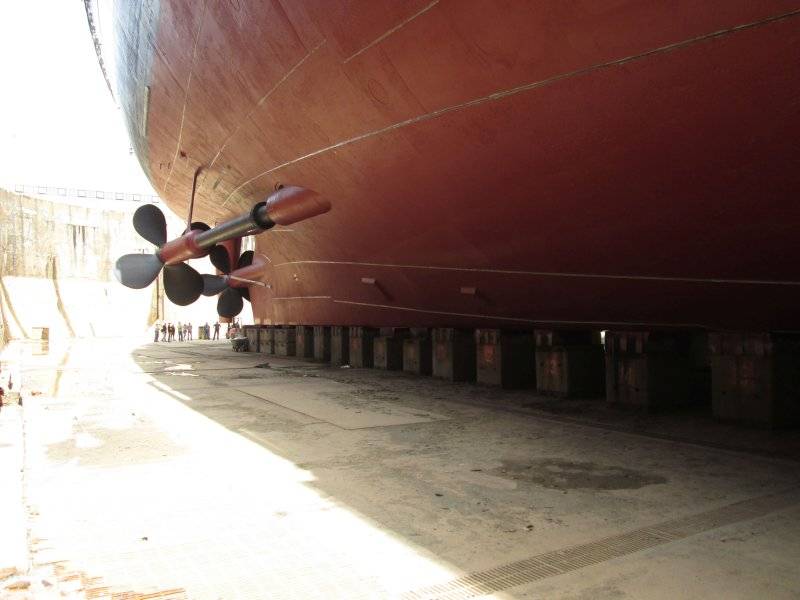 USS NEW JERSEY DRY DOCKING-11 LOOKING ASTERN.jpg