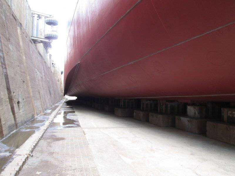 USS NEW JERSEY DRY DOCKING-15 LOOKING ASTERN.jpg