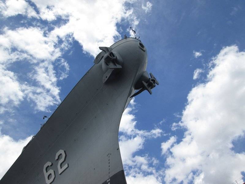 USS NEW JERSEY DRY DOCKING-17 THE BOW.jpg