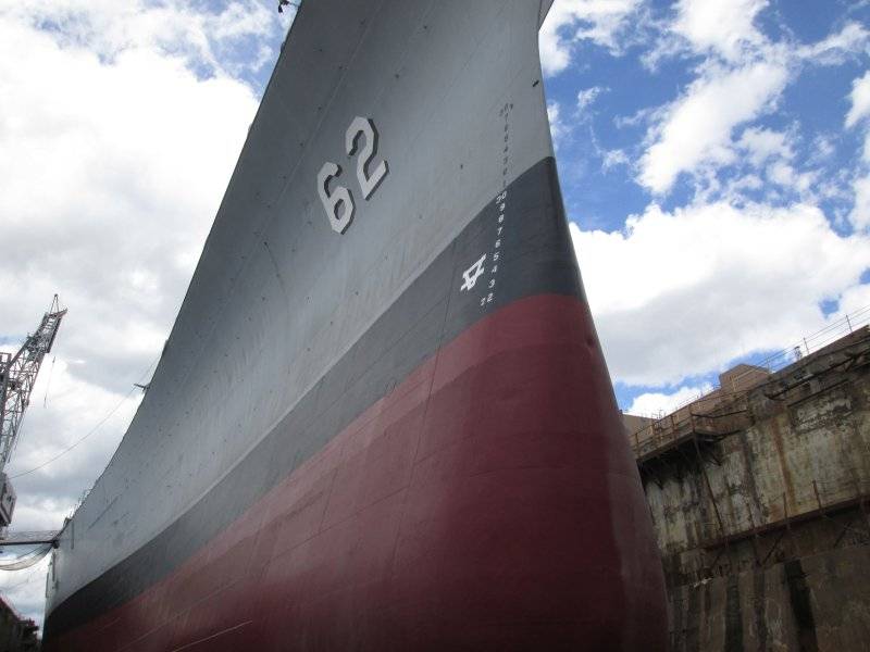 USS NEW JERSEY DRY DOCKING-19 THE BOW.jpg