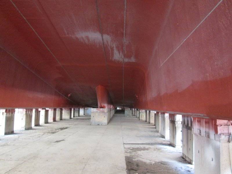 USS NEW JERSEY DRY DOCKING-8 UNDER STERN AND KEEL.jpg