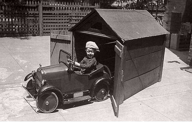 vintage-kids-and-their-pedal-cars-1920s-1950s-20.jpg