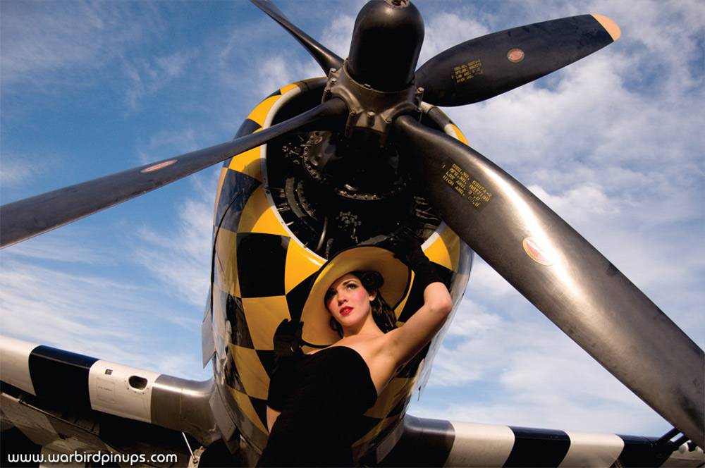 Warbirds+Pin+Up+Girls+calendar+2012+(14).jpg