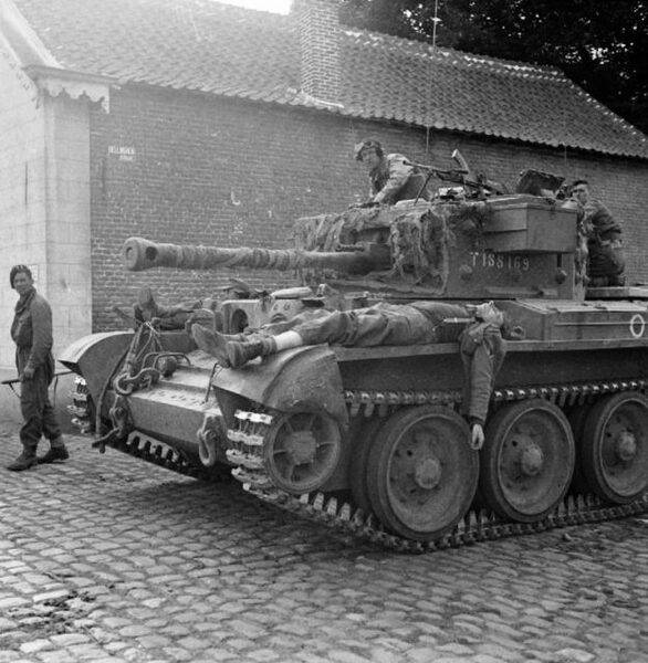 wounded-german-soldiers-being-ferried-to-an-aid-post-on-the-hull-of-a-cromwell-tank-625x640.jpg