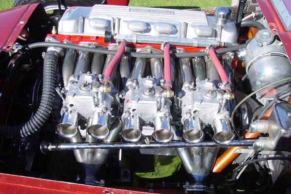 XR6-Chrysler-Slant-Six-with-three-sidedraft-Weber-carbs-.jpg