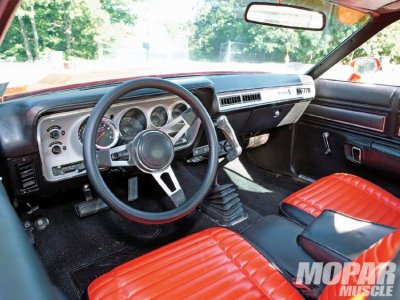 mopp_1003_03_o+1974_plymouth_road_runner+interior.jpg