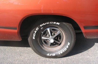 70_superbee_stock_wheelwell.jpg