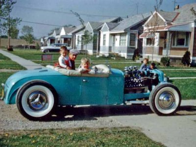 hrdp_0710_13_z+custom_hot_rod_cars_barn_finds+ford_model_a_roadster_side_view.jpg