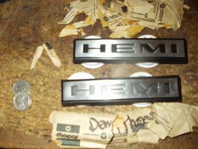 hemi badge #3.JPG