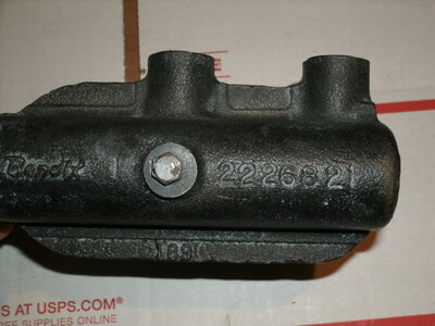 NOS 2226821 Master cylinder 004.JPG