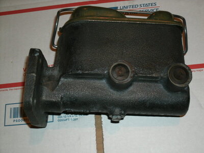 NOS 2226821 Master cylinder 007.JPG