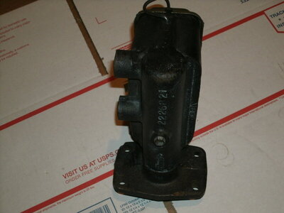 NOS 2226821 Master cylinder 008.JPG