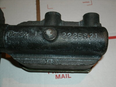 NOS 2226821 Master cylinder 005.JPG