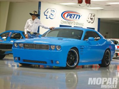 mopp_1005_01_o+2009_dodge_challenger+richard_petty.jpg