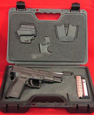 Guns Springfield XD .40 cal. S&W semi auto double action pistol.jpg