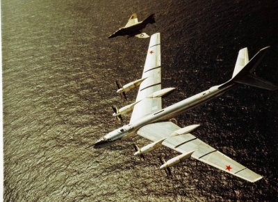 F-4-escort-of-Tu-95-685x498[1].jpg