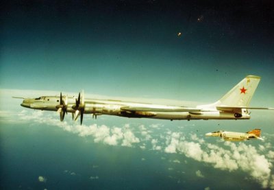 F-4-Tu-95-2[1].jpg