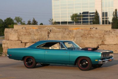 69.5 Roadrunner 4406bbl A12 Q5 Sea Foam Turquioise white interior.jpg