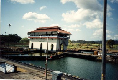 Miaflores Lock.jpg