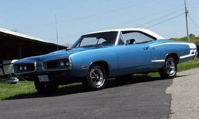 70 Super Bee Blue w-Magnum 500's.jpg