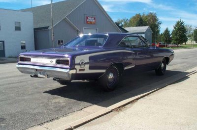 70 Super Bee 440 Six Pack w-dog dish caps & body colored steel wheels.jpg