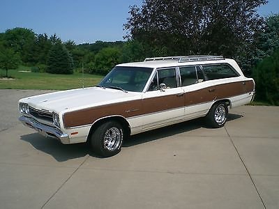 1969-Plymouth-Sport-Satellite-Wagon-9-passenger-Rare-and-Fun-car-Great-Shape2.jpg