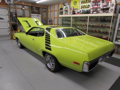 ROADRUNNER IN GARAGE 001.jpg