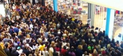 black-friday-large-crowd-632x290.jpg