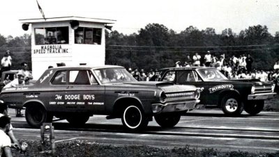 64 Hemi vs 65 Ply Magnolia Dragway.jpg