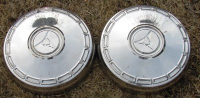 mopar hub caps  & center caps 004.JPG