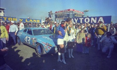 71 Roadrunner Nascar #43 Richard Petty's ride @ Daytona victory lane.jpg