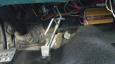 hemi w. new gas pedal2.jpg