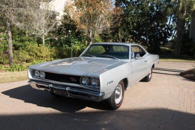 front qtr 68 Hemi.jpg