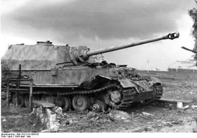 Bundesarchiv_Bild_101I-313-1004-25,_Italien,_Panzer__Elefant_.jpg