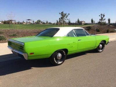 mopar-dodge-roadrunner-70-air-grabber-440-sassy-grass-green-rare-440-3.jpg