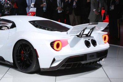 Detroit-Auto-Show-White-Ford-GT-04.jpg