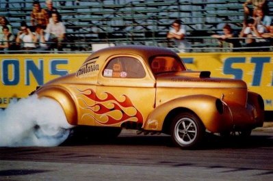 Fantasia 40 Willys doing burn out.jpg