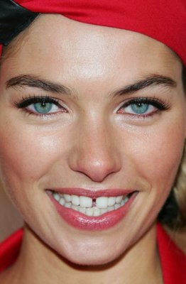 25117aa32d1085a6095c033f4019d40d--gap-teeth-hey-girl.jpg