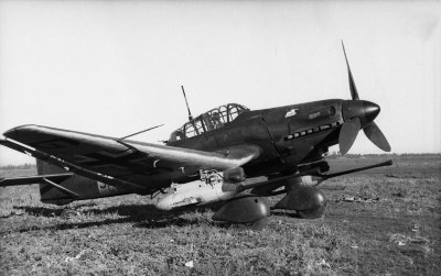 Bundesarchiv_Bild_101I-646-5184-26_Russland_Flugzeug_Junkers_Ju_87_edit_1.jpg