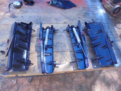 b body seat tracks 008.JPG