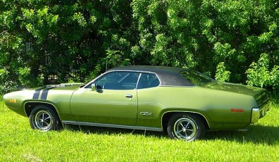 71-Plymouth-GTX-2Door-Green-009.jpg