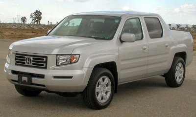 800px-2006_Honda_Ridgeline_RTS_--_NHTSA_1.jpg