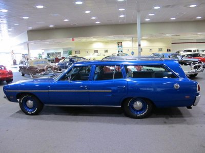 70 Roadrunner Wagon 4spd bucket seat Tribute-Clone.jpg