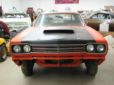 69 orange runner 002.JPG