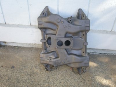 Intake Manifolds 440 383 RB 383 006 (Small).JPG